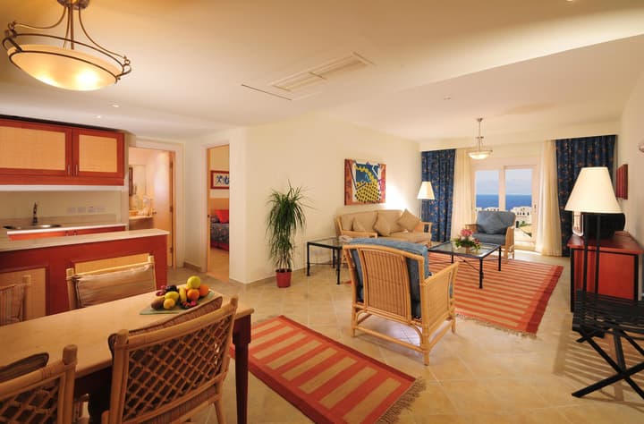 Marina Plaza Hotel, Tala Bay