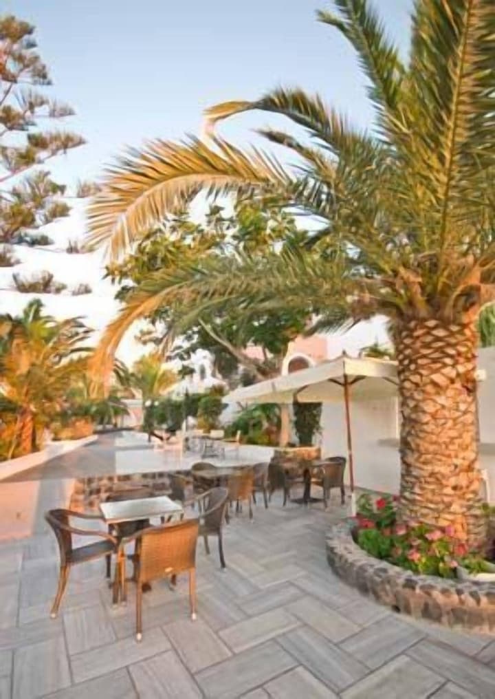 Hotel Makarios