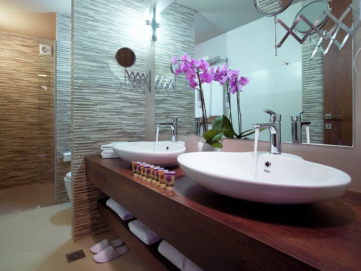 Elotis Suites