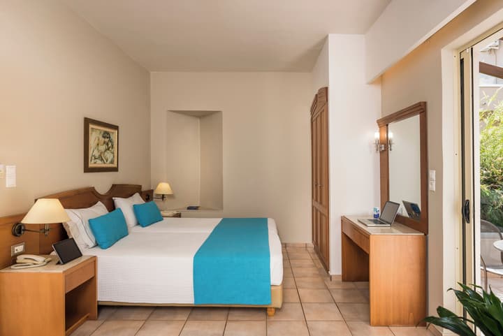 Elotis Suites