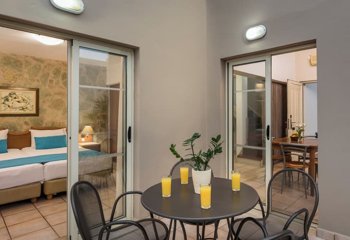 Elotis Suites