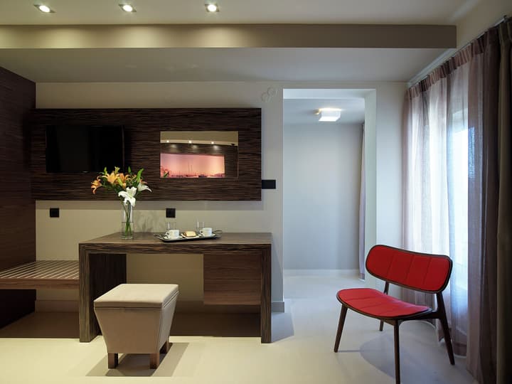 Elotis Suites