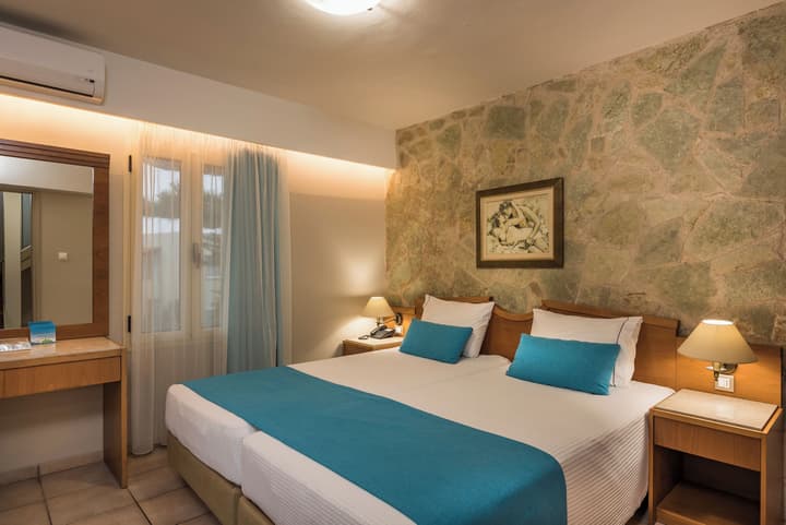 Elotis Suites
