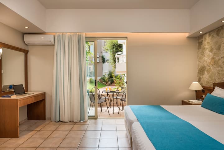 Elotis Suites