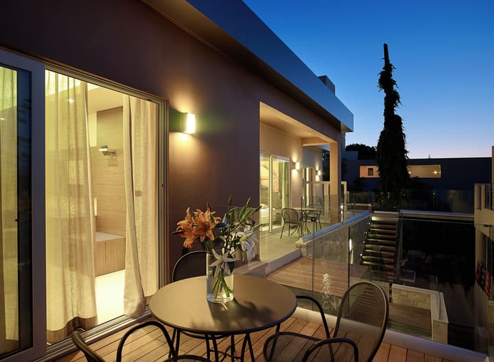 Elotis Suites