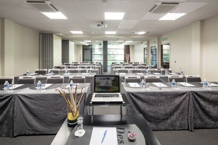 Mercure Aix-en-Provence La Duranne Gare TGV