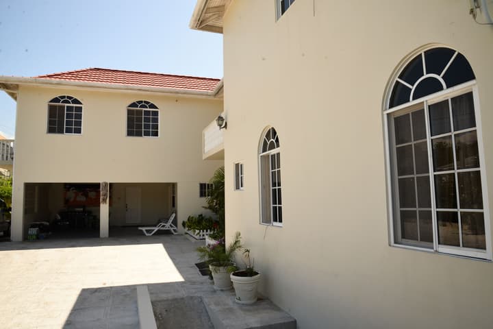 Retreat Guesthouse Luxury Suites