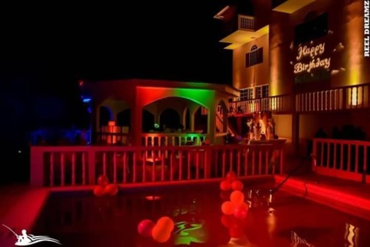 Retreat Guesthouse Luxury Suites