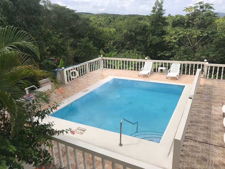 Retreat Guesthouse Luxury Suites