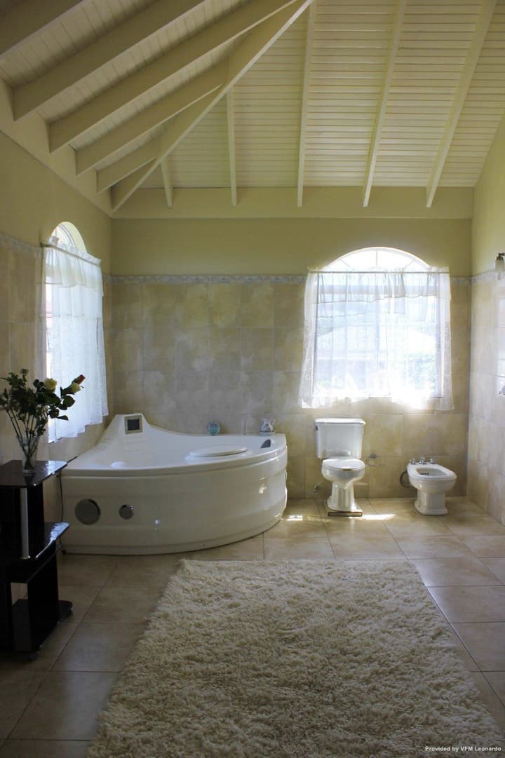 Retreat Guesthouse Luxury Suites