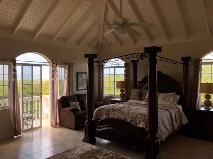 Retreat Guesthouse Luxury Suites