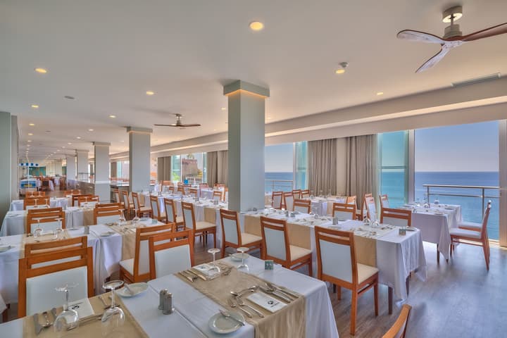 Hotel Orca Praia – Adults Only