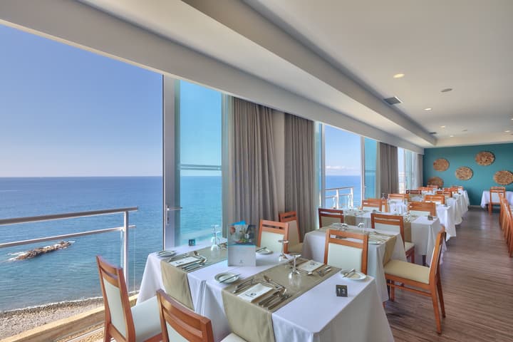 Hotel Orca Praia – Adults Only