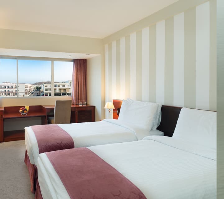 Al Falaj Hotel