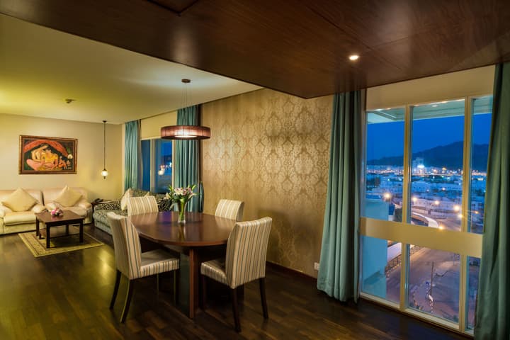Al Falaj Hotel