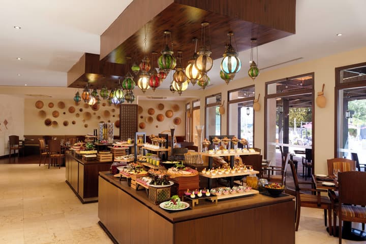 Al Falaj Hotel