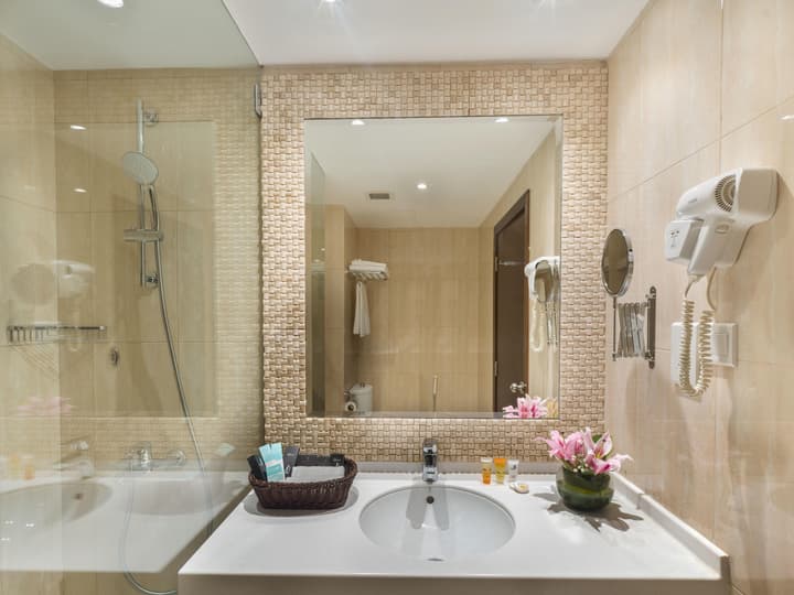 Al Falaj Hotel