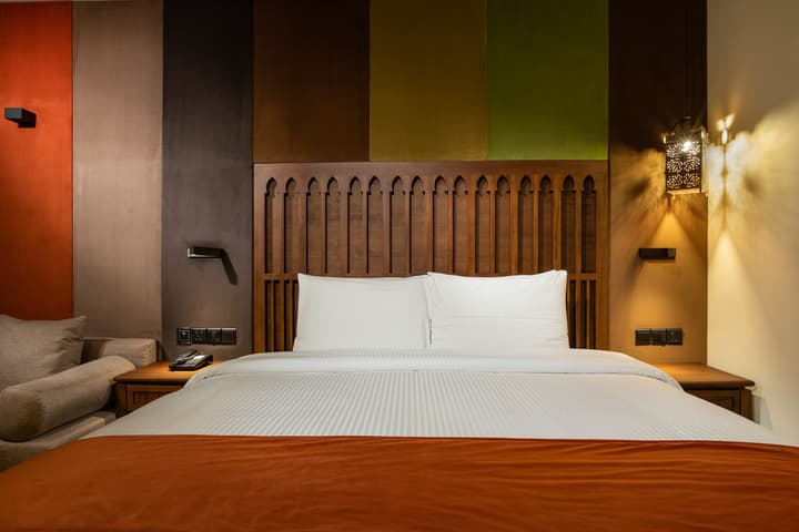 Al Falaj Hotel