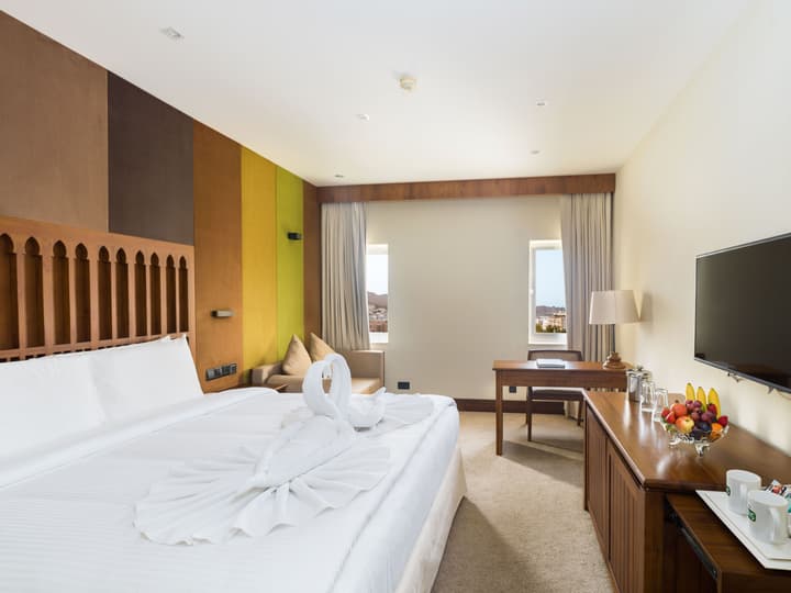 Al Falaj Hotel