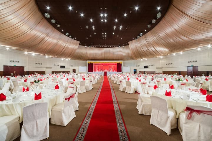 Al Falaj Hotel