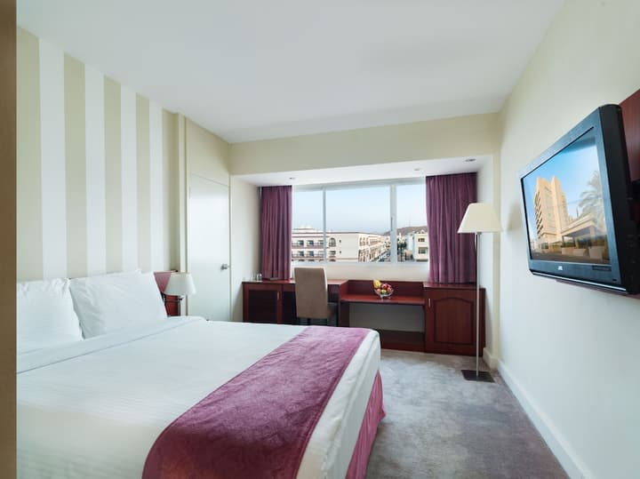 Al Falaj Hotel