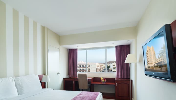 Al Falaj Hotel
