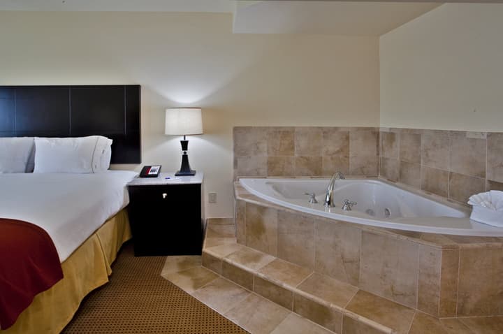 Holiday Inn Express & Suites, International Drive by IHG