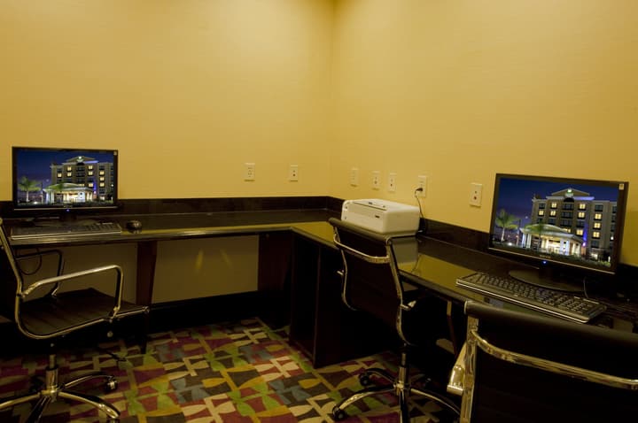 Holiday Inn Express & Suites, International Drive by IHG
