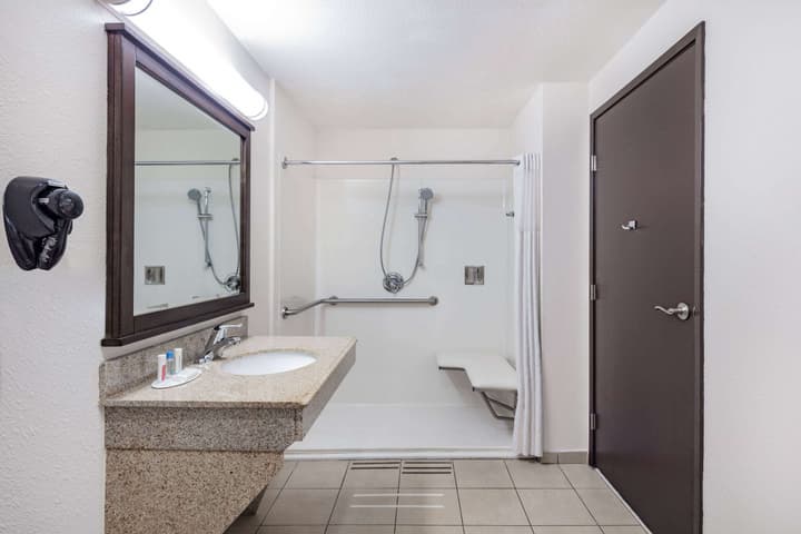 Travelodge by Wyndham Newport