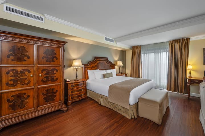 Hotel Brossard, an Ascend Collection Hotel