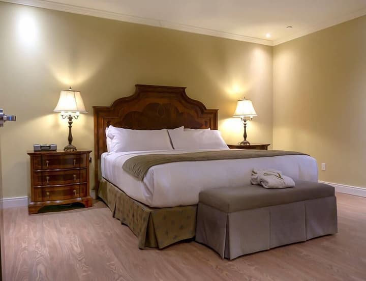 Hotel Brossard, an Ascend Collection Hotel