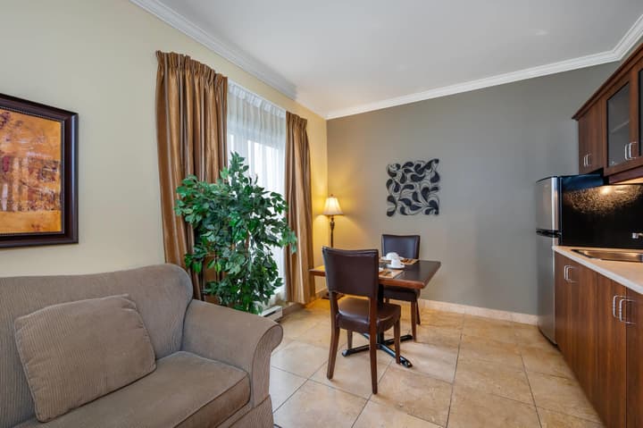 Hotel Brossard, an Ascend Collection Hotel