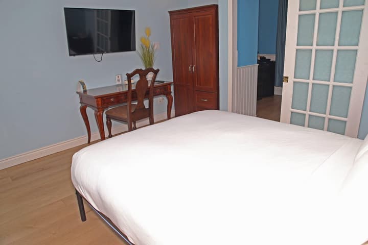 Hotel Brossard, an Ascend Collection Hotel