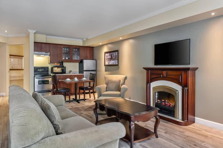 Hotel Brossard, an Ascend Collection Hotel