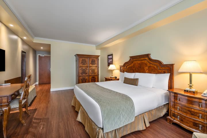 Hotel Brossard, an Ascend Collection Hotel