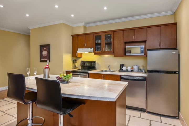 Hotel Brossard, an Ascend Collection Hotel