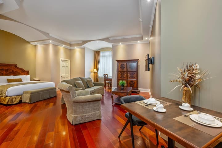 Hotel Brossard, an Ascend Collection Hotel