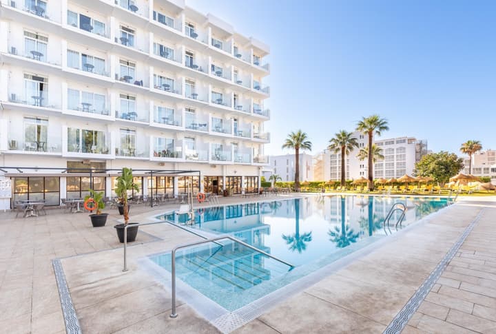 Hotel San Fermín by Dorobe