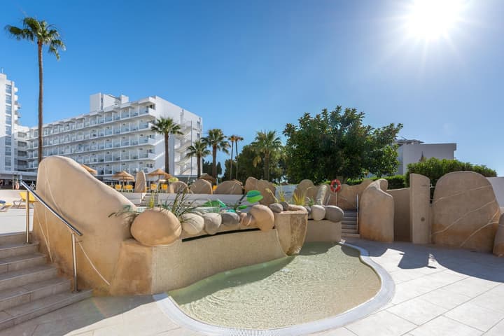 Hotel San Fermín by Dorobe