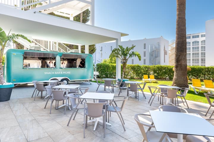 Hotel San Fermín by Dorobe