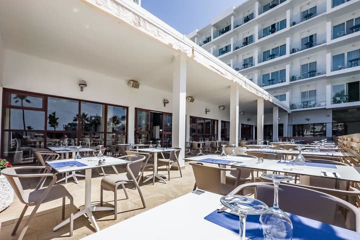 Hotel San Fermín by Dorobe