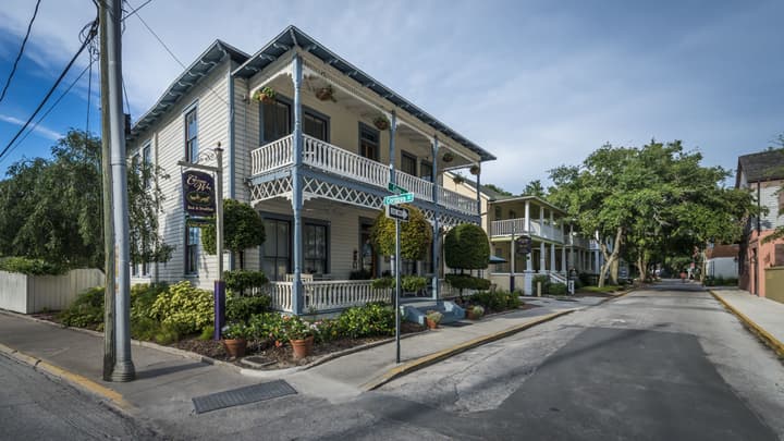 Carriage Way Inn