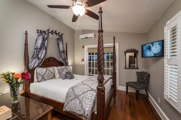 Carriage Way Inn