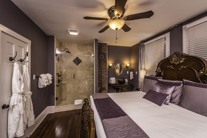 Carriage Way Inn