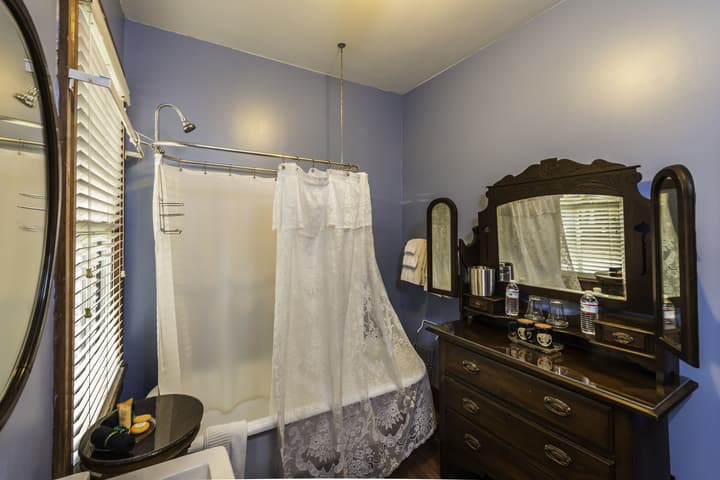 Carriage Way Inn