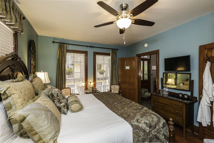 Carriage Way Inn