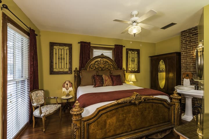 Carriage Way Inn
