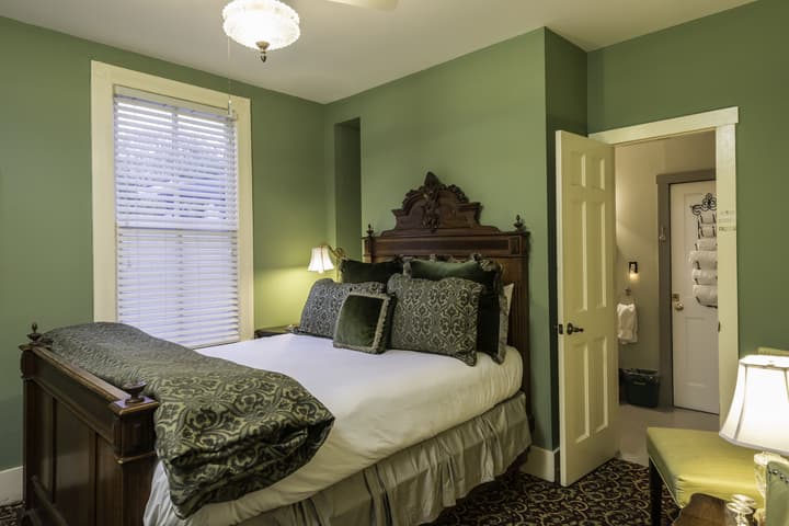 Carriage Way Inn