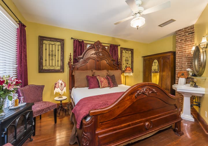 Carriage Way Inn