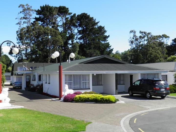 Queens Park Motels